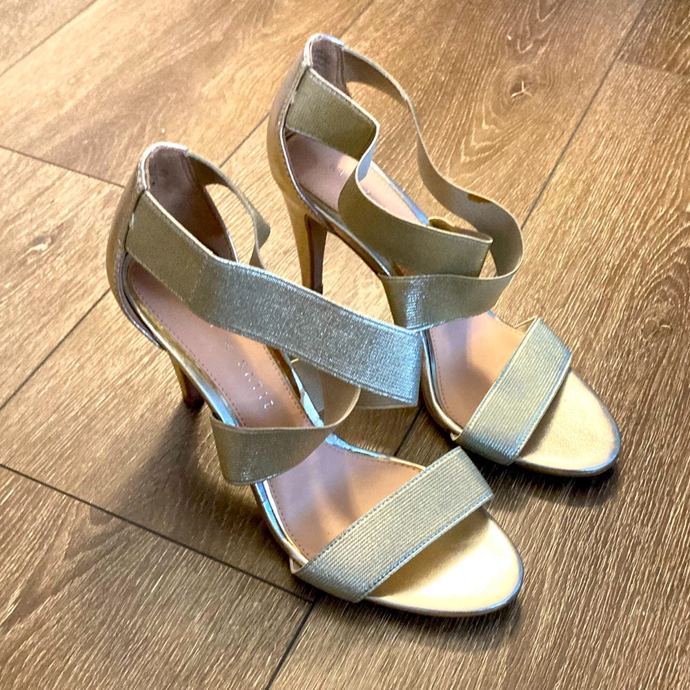 NWOT Larinia criss-cross straps high heel gold sandals